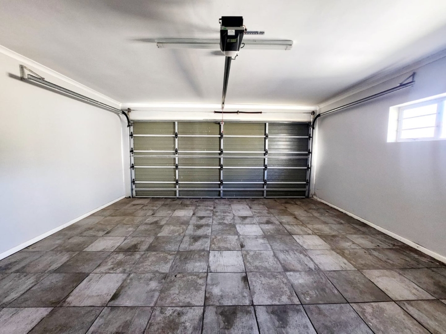 To Let 3 Bedroom Property for Rent in Lovemore Park Eastern Cape